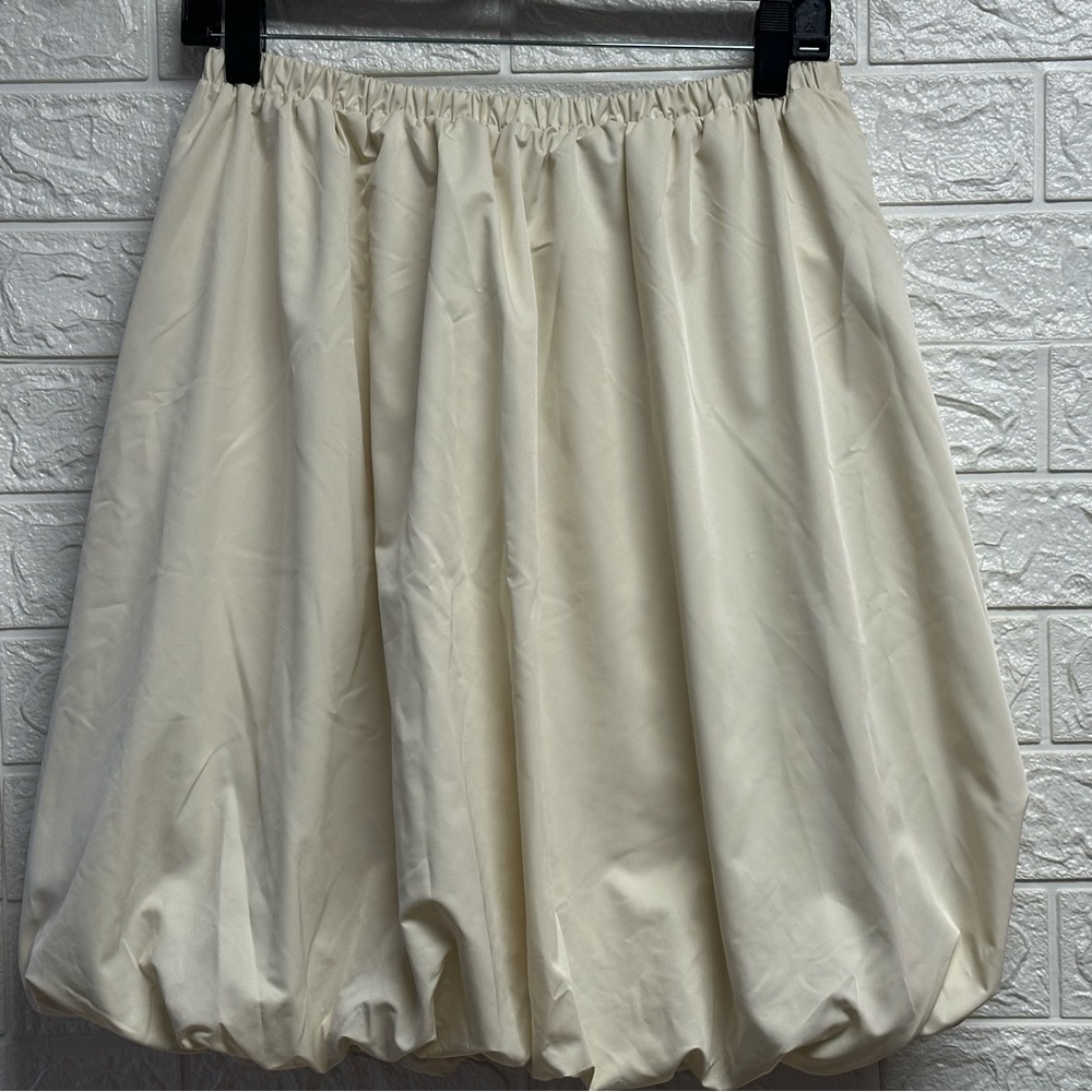 Self contrast size medium skirt